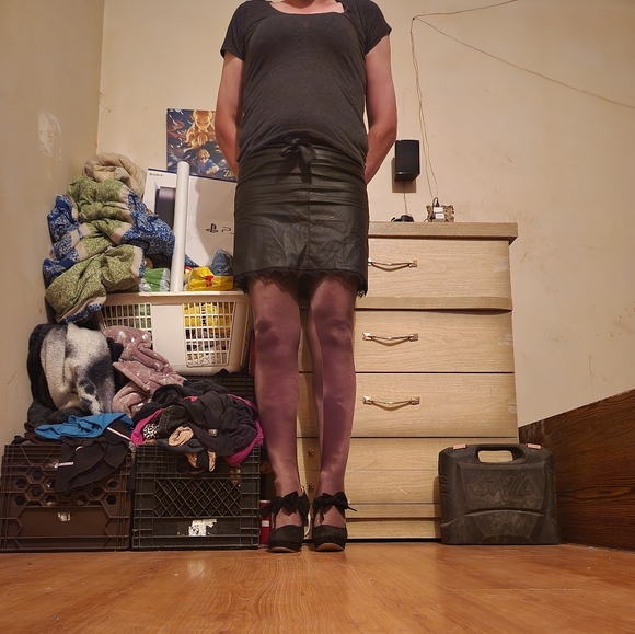 Meet your Posher, Neil - Picture 1 of 2